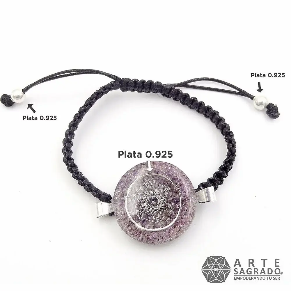 Vista superior de Pulsera Mini Orgón tejida Cubo de Metatrón en Plata 0.925 con Amatista sobre fondo blanco