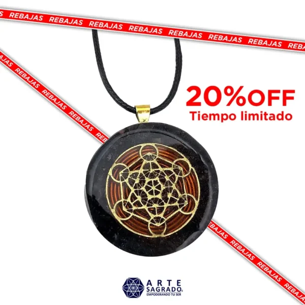 Promo de hasta 20% de descuento en el Collar Orgón Cubo de Metatrón con Turmalina Negra con cadena de tela sobre fondo blanco