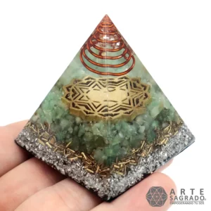 Pirámide Orgonita Chica Chakra Corazón con Cuarzo Verde